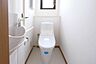 トイレ：手洗いのある、２階のトイレです。