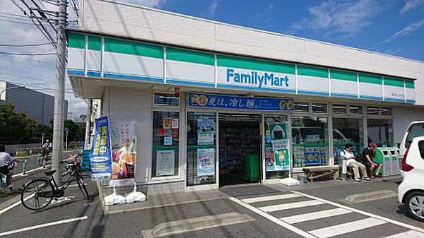 周辺：【コンビニエンスストア】ファミリーマート 姫路構四丁目店まで148ｍ