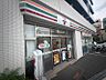 周辺：セブンイレブン 松戸駅東口店（691m）