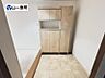 玄関：本画像は入居者様の家具をCGで消した画像であり、現況と異なる可能性がございます。