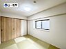 和室：リビングに隣接した和室は、休憩や来客、子育てスペースとしても便利に使えます