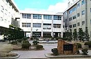 岡山市立旭東小学校 2081m