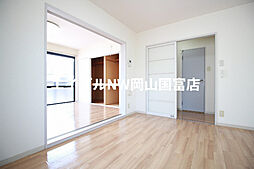 JR山陽本線 高島駅 徒歩13分の賃貸アパート 2階1LDKのリビング/ダイニング