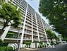 外観：街並みや周辺の環境に呼応しながら、美しく、そして毎日の暮らしを考慮した機能性の高い住まい。