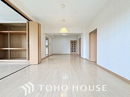 作り手の「気持ちの良いリビングでお過ごししていただきたい」という思いを感じさせます。