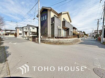 外観:陽光に愛され、家族に包まれた本邸宅は、どんなに月日が経っても【オンリーワン】に輝き続けます。 外観:陽光に愛され、家族に包まれた本邸宅は、どんなに月日が経っても【オンリーワン】に輝き続けます。