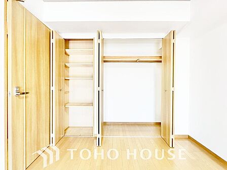 全居室にクローゼットを完備。収納家具を最小限に抑えられるため、自由度の高い家具配置が叶うシンプルな空間です。お子様の成長やライフスタイルの変化に合わせて、お好みのレイアウトや変化を、末長く愉しめます。