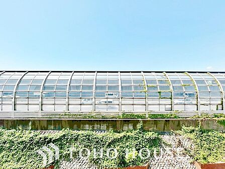 その豊かな眺望にふさわしい空間には、通風・採光にも優れ、心地よい光と風があふれています。