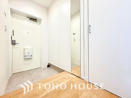毎日みんなを見送り、そして迎え入れる場所だから。帰りたくなる家をテーマに設計した、自慢の玄関です。