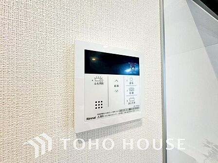 スイッチ1つで一定量の湯を浴槽に張ったり、保温や追い焚きをすることができる機能は何かと便利。