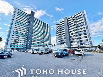 外観:住まいの本質から住み心地と安全性を徹底追求。機能的な動線や豊富な収納、独立性の高い部屋配置など日々の快適さに配慮しました。家族が安心して長く健やかに暮らせる、確かな安心感と心地よさを備えた住まいです。 外観:住まいの本質から住み心地と安全性を徹底追求。機能的な動線や豊富な収納、独立性の高い部屋配置など日々の快適さに配慮しました。家族が安心して長く健やかに暮らせる、確かな安心感と心地よさを備えた住まいです。