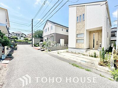 外観:住まいの本質から住み心地と安全性を徹底追求。機能的な動線や豊富な収納、独立性の高い部屋配置など日々の快適さに配慮しました。家族が安心して長く健やかに暮らせる、確かな安心感と心地よさを備えた住まいです。 外観:住まいの本質から住み心地と安全性を徹底追求。機能的な動線や豊富な収納、独立性の高い部屋配置など日々の快適さに配慮しました。家族が安心して長く健やかに暮らせる、確かな安心感と心地よさを備えた住まいです。