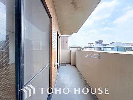 夜空の煌めきや、室内への通風や採光へ一役。ガーデニング等も充分に楽しめる広さを確保しております。