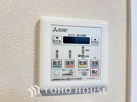 雨の日や、夜間の洗濯も安心な浴室換気乾燥機を完備。天候を気にせず干せるため、家事の負担を大幅に軽減します。カビ対策や冬場の暖房としても大活躍する、日々の快適を支える先進設備をぜひ現地でお確かめ下さい。