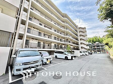敷地内の駐車場の空き状況や料金など、詳細はお気軽にお問い合わせください!ポータルサイトや自社ホームページから、皆様からのご連絡を心よりお待ちしております。最新の状況をご案内しますので、お気軽にどうぞ。