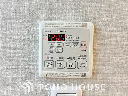 「浴室がジメジメしないので掃除が楽に」「幼い子供がいるので、汚れものも多くいつでも洗濯物を干せるのが安心」「花粉症なので、外干しできないから便利」そんな声を多く頂いている便利機能の浴室乾燥機付きす。