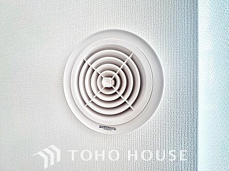綺麗な家を実現するための設備。常に綺麗な空気を循環することで、お家の中を新鮮な環境にしてくれます。クリーンな空気が家族の健康を守り、毎日の暮らしに上の心地よさと安心感をプラスする先進のシステムです。