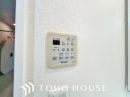 浴室暖房乾燥機を完備しておりますので雨天時のお洗濯も安心です。洗濯機を配置しても十分なスペースがあるランドリースペースと隣接し、洗う・干す動線もスムーズです。毎日の家事時間をぐっと短縮できる設計です。