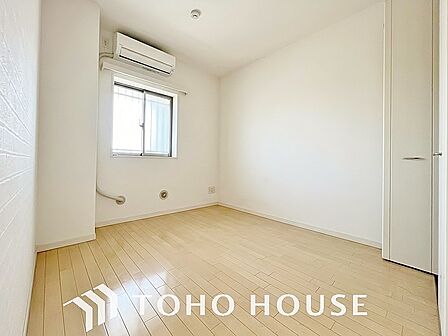 白を基調とした室内は、明るい住空間を造り出すだけでなく清潔感をもたらしてくれます。どんな家具とも合わせやすく、お好みのインテリアで自分らしい空間演出を楽しめるのも、白をベースにした間取りの魅力ですね。