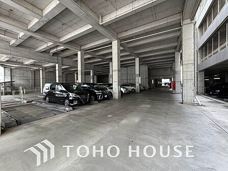 敷地内駐車場(空き状況、料金等についてはお気軽にお問合せください。)