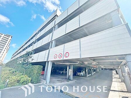 敷地内駐車場(空き状況、料金等についてはお気軽にお問合せください。)