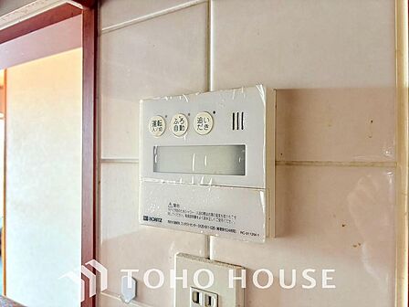 スイッチひとつで湯を浴槽に張ったり、保温や追い焚き機能を自動で行える便利なオートバスシステムを搭載。帰宅後すぐに温かいお風呂に浸かることができ、いつでも適温をキープできるため家族全員が快適です。