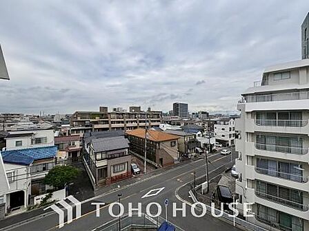 豊かな陽光に照らしだされる素敵な空間。季節を問わず華やいだ素敵な風景をお楽しみいただけます。