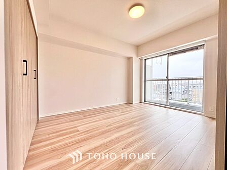 お子様の心と身体を見守る子供部屋。小さな自立心を育むお部屋作りを見越してぜひご覧ください。成長に合わせたレイアウト変更もしやすく、のびのびと過ごせる工夫が詰まった、家族の未来に寄り添う快適な空間です。