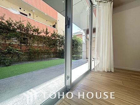 居室のサッシには、高性能なペアガラスを採用しており、これにより高い断熱性を実現しています。室内の温度を一定に保ちやすく、夏の暑さや冬の寒さを和らげるだけでなく、光熱費の節約や、結露防止にも大活躍です。