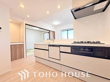 広々キッチンを採用。みんなで作った料理を召し上がりながらの会話は、どのような物になるのでしょうか。