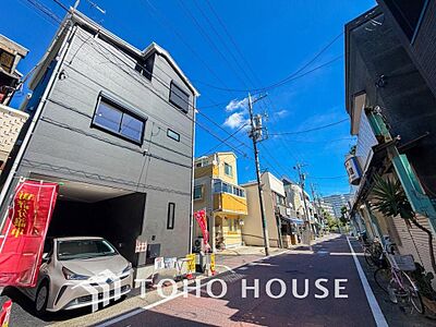 外観:陽光に愛され、家族に包まれた本邸宅は、どんなに月日が経っても【オンリーワン】に輝き続けます。 外観:陽光に愛され、家族に包まれた本邸宅は、どんなに月日が経っても【オンリーワン】に輝き続けます。