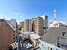 周辺：星空が地上に映りこむかのような夜景のきらめきまで、この街ならではの美しい風景の物語が室内に展開。