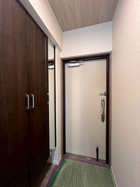 ミラー付き玄関収納