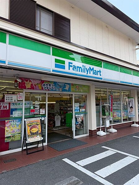 ファミリーマート 本川越駅前店（540m）