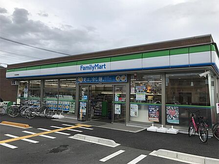 ファミリーマート 春日部粕壁店（1650m）
