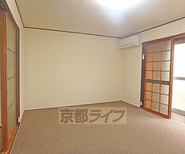 テラスに面した広いお部屋です。