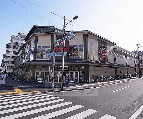 画像7:イズミヤ　堀川丸太町店まで653m 買い物便利なスーパーです