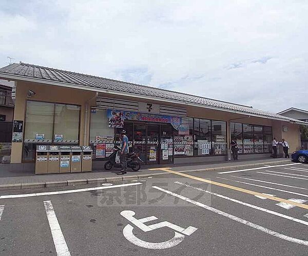 画像17:セブンイレブン京都福王子店まで850m 福王子交差点東、観光道路沿いにございます。駐車場完備