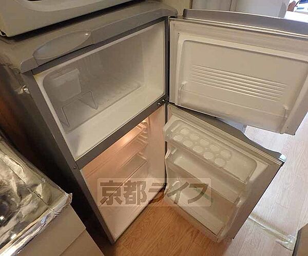 画像25:2段冷蔵庫もついています。