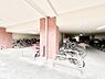 その他：駐輪場は屋根付き