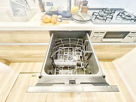 面倒なお片づけは食洗機にお任せ！家事の負担が減って、時間にも気持ちにもゆとりができます。