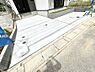 駐車場：生活に欠かせない駐車スペース。