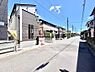 外観：前面道路はきちんと整備されています  