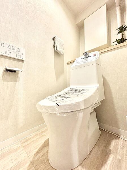 明るく清潔感のあるトイレです。