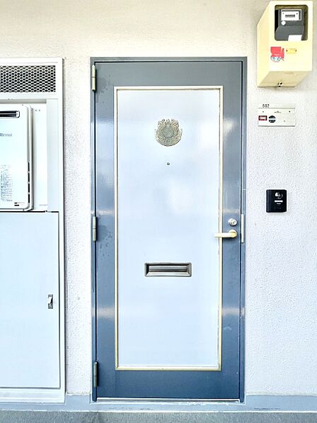 シンプルで落ち着いた雰囲気の玄関周り