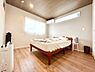 室内：使いやすい形でベットや家具の置き方にも困ることもありません。 