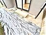 その他：プランターを並べて季節のお花を楽しめるお庭付き。
