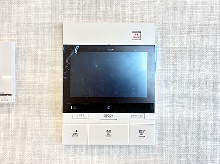 訪問者が一目でわかる安心のTVモニター付きインターホン。