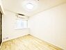子供部屋：窓からのやさしい光が心地よいプライベートルーム