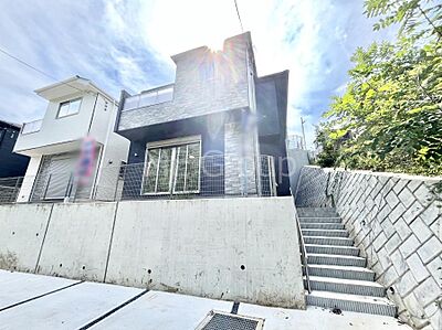 外観:たっぷりの陽光と心地よい風が舞い込む住まい 外観:たっぷりの陽光と心地よい風が舞い込む住まい